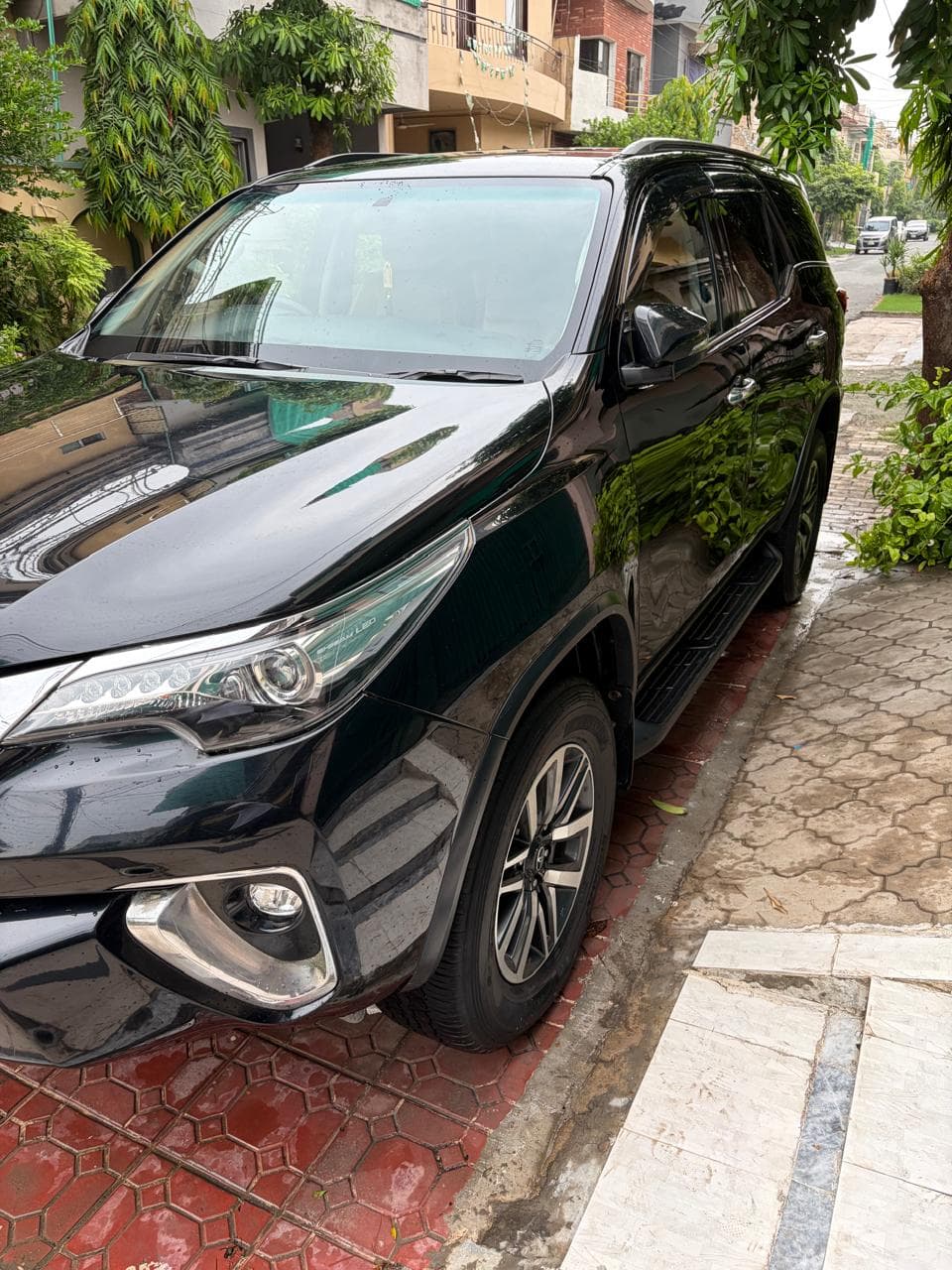 Toyota Fortuner V 2018 for rent