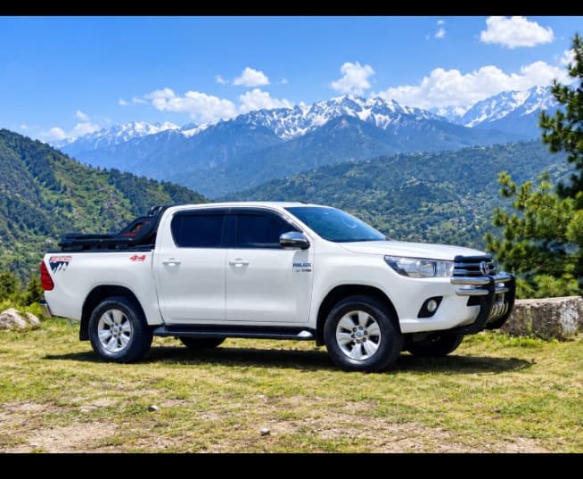 Toyota Hilux Revo G 2017 for rent