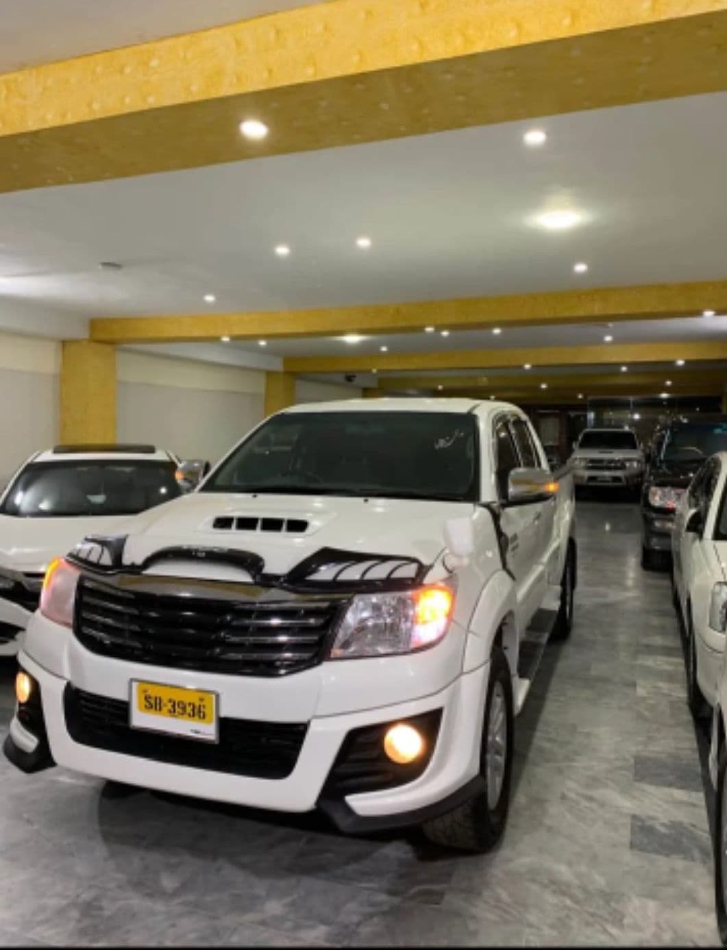Toyota Hilux Revo G 2015 for rent